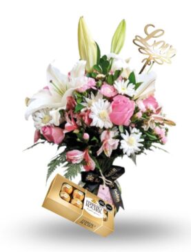 Pack florero con flores de estación y bombones